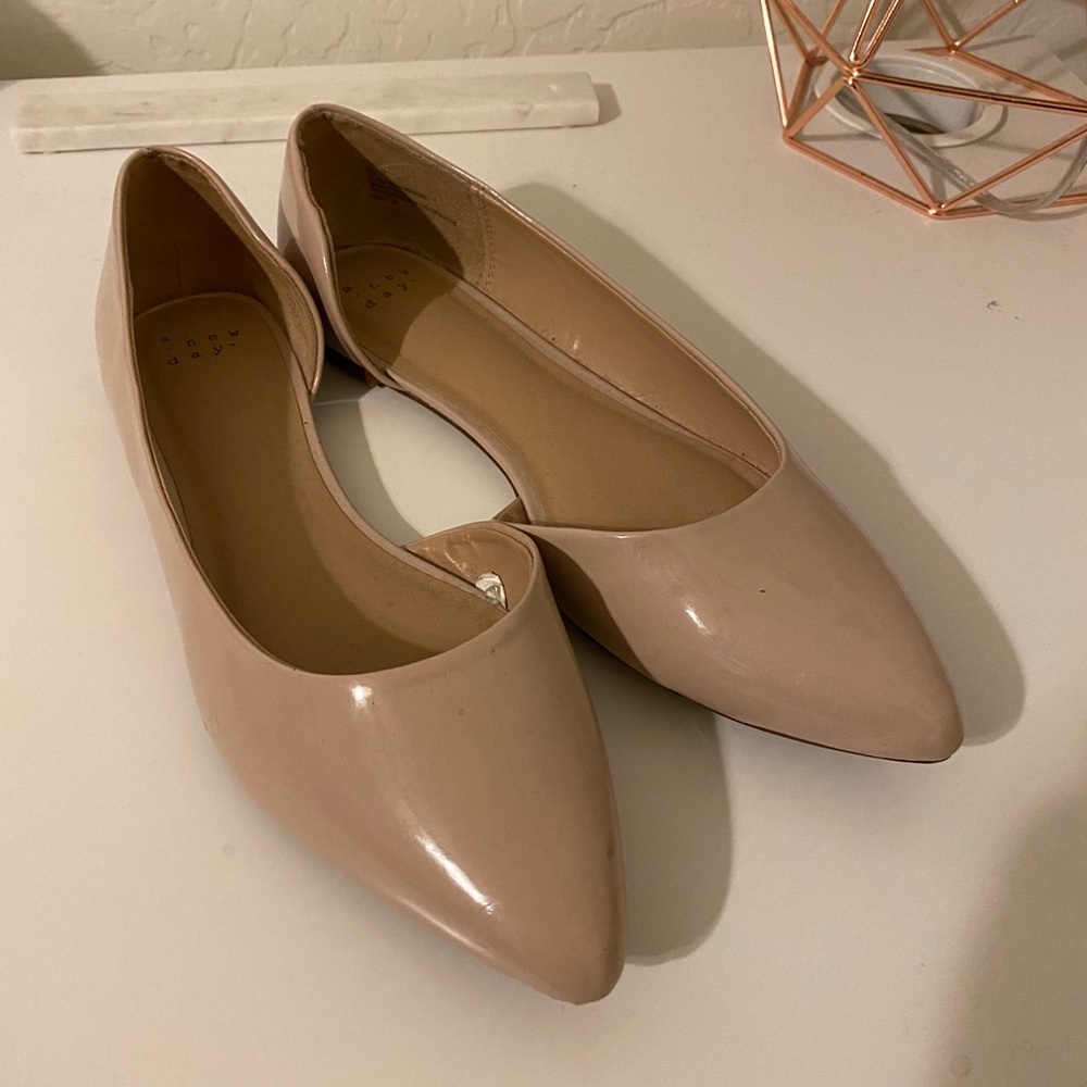 Tan flats